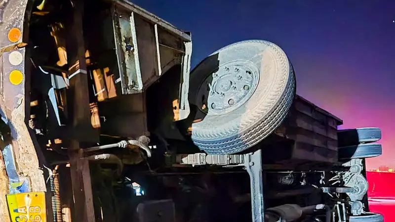 16 Injured as Bus Overturns on Yamuna Expressway Near Agra