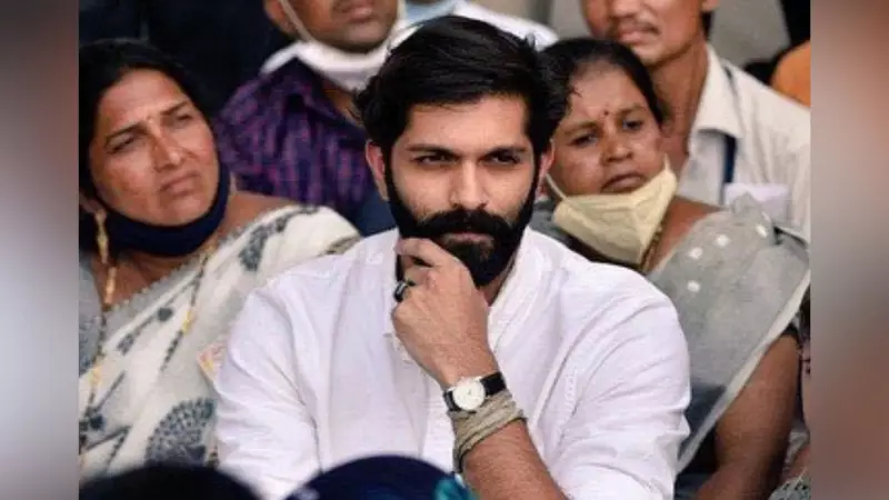 Amit Thackeray Accepts Police Notice in Nerul Amid Massive MNS Support