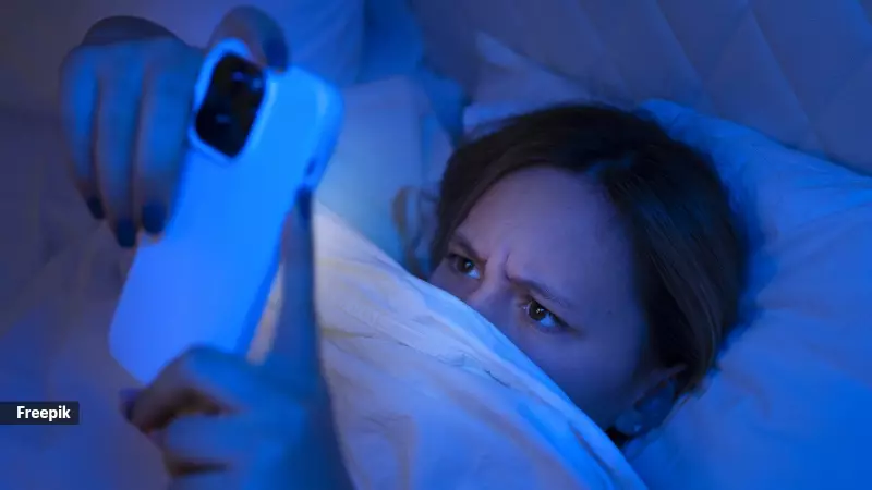 Bedtime Phone Scrolling Damages Gut-Brain Axis: AIIMS Expert Warns