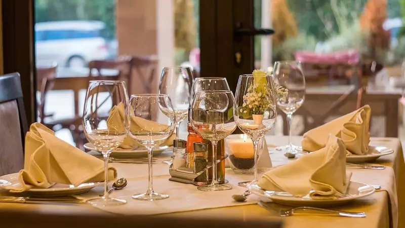 Bengaluru's Restaurant Crisis: Soaring Costs & Staff Shortages Push Eateries to Brink