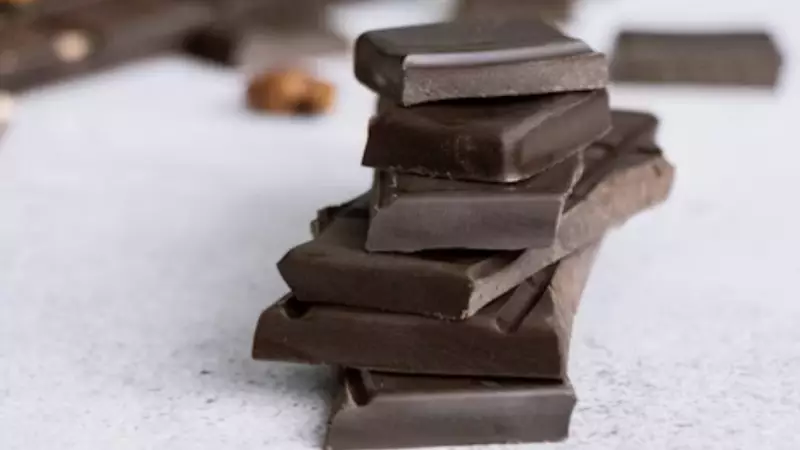 Boost Your Brain Power Naturally: How Dark Chocolate and Berries Combat Stress and Supercharge Memory