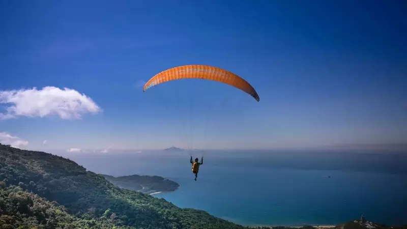 Canadian Paraglider Goes Missing in Himachal's Dhauladhar Range - Massive Search Operation Underway