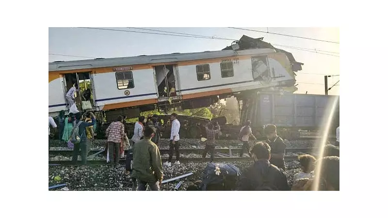 Chhattisgarh Train Tragedy: 8 Dead, 14 Injured in Horrific Signal Violation Collision