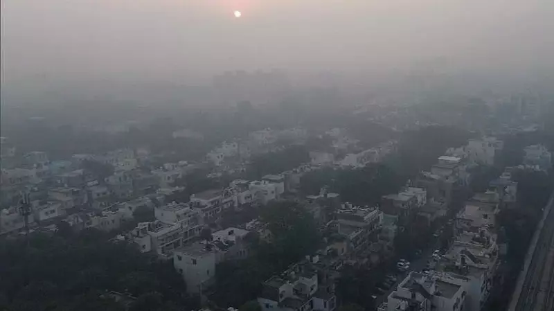 Delhi Chokes as AQI Crosses 400 in Multiple Areas