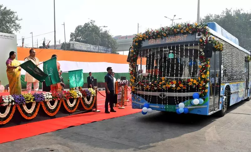 Delhi CM Flags Off 40 New Electric Buses on Sonepat Route