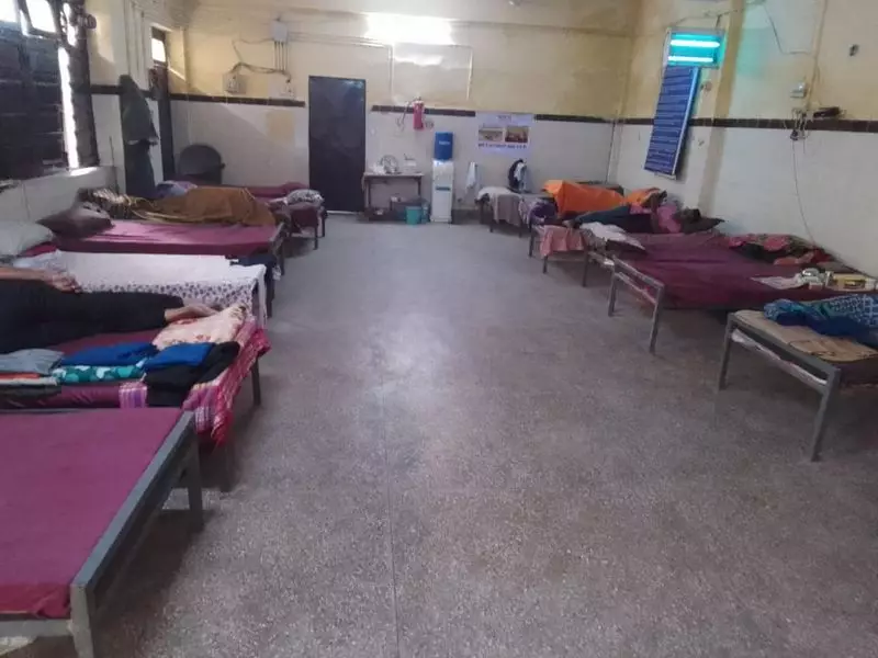 Delhi's Kashmiri Gate Night Shelters: A Warm Refuge for Homeless During Bitter Winter Nights