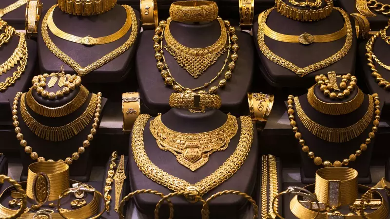 Gold Prices Soar to ₹1.40 Lakh as Dhanteras and Diwali Spark Massive Buying Frenzy