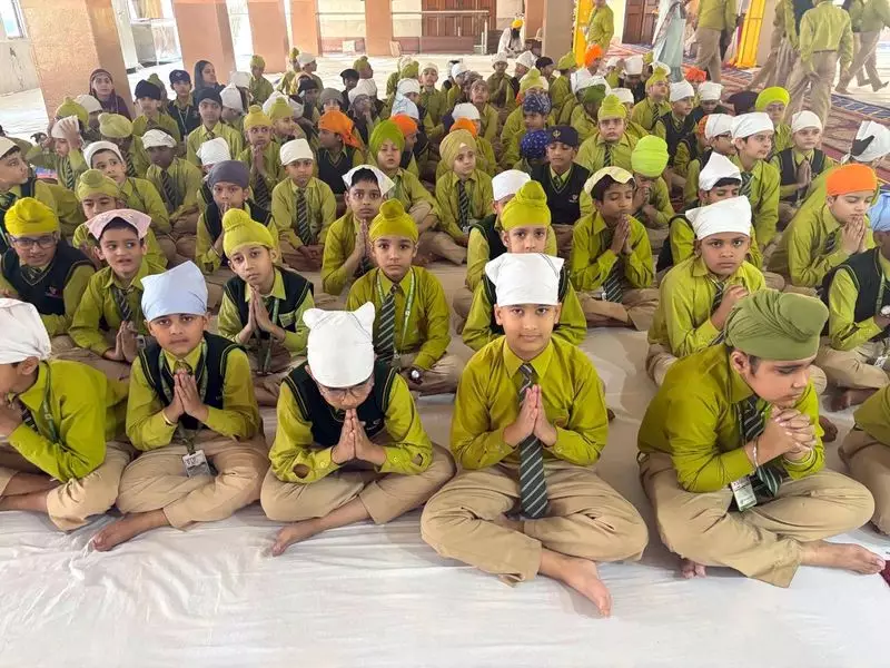 Guru Nanak Dev's Parkash Purb Celebrated with Grandeur Across India