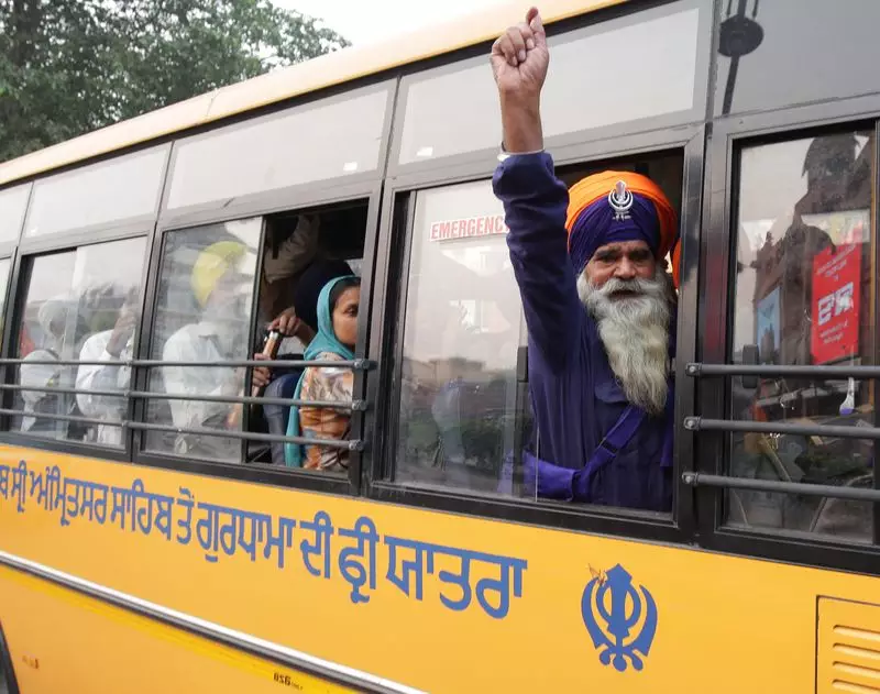 Historic Sikh Pilgrimage Crosses Pakistan Border for Guru Nanak Gurpurb | First Jatha Since Operation Bluestar