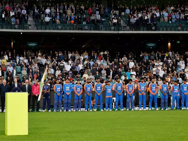 India vs Australia: Teams Pay Emotional Tribute to Teen Cricketer Ben Austin With Black Armbands