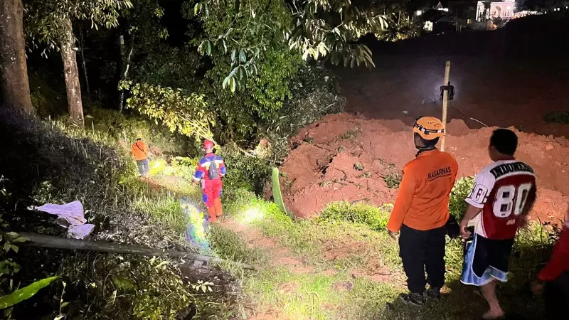 Indonesia Landslides Kill 19, Leave Many Missing on Java Island