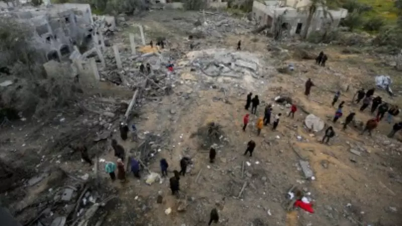 Israeli Airstrikes Kill 14 in Gaza, Medics Confirm Casualties