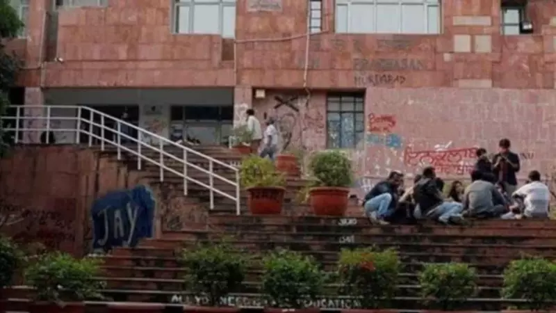 JNU Campus Erupts: Student Protest Turns Violent, Police Detain Union Leaders | Delhi News