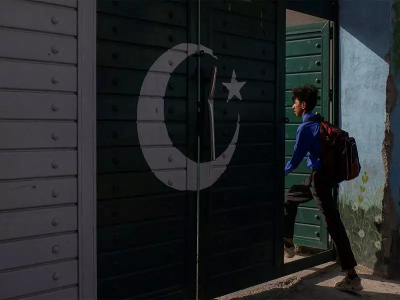 Karachi Education Board in Crisis: Thousands of Class 9 Students Left Without Mark Sheets Due to E-Marking Failure