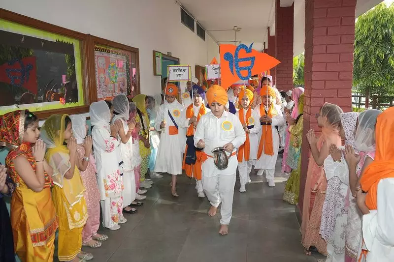 KB DAV School Celebrates Guru Nanak Jayanti with Spiritual Fervor