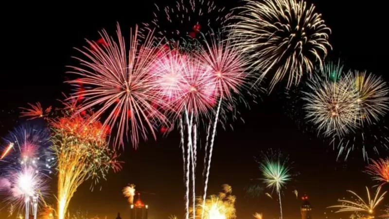 Kolkata Police Crack Down on Illegal Firecrackers Ahead of Diwali | Air Quality Concerns