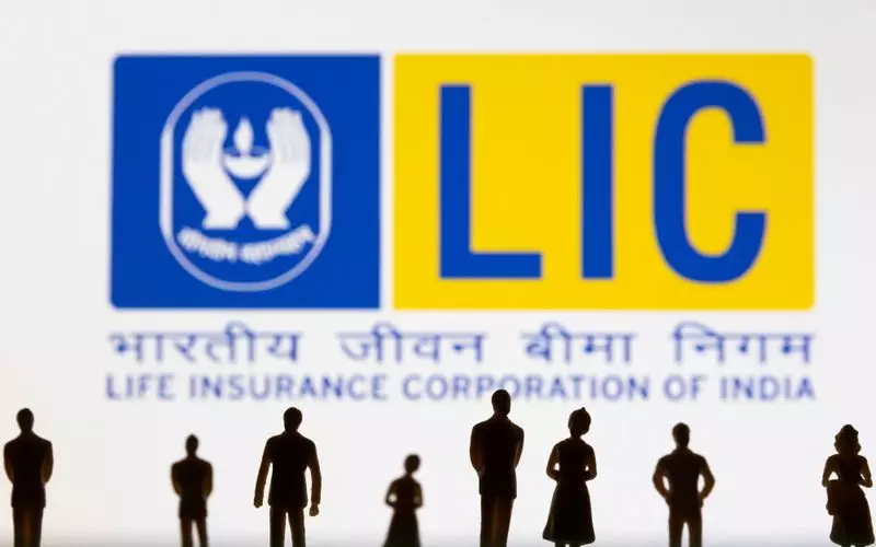 LIC Breaks Silence on Adani Investments Amid Political Storm | Defends Portfolio Strategy