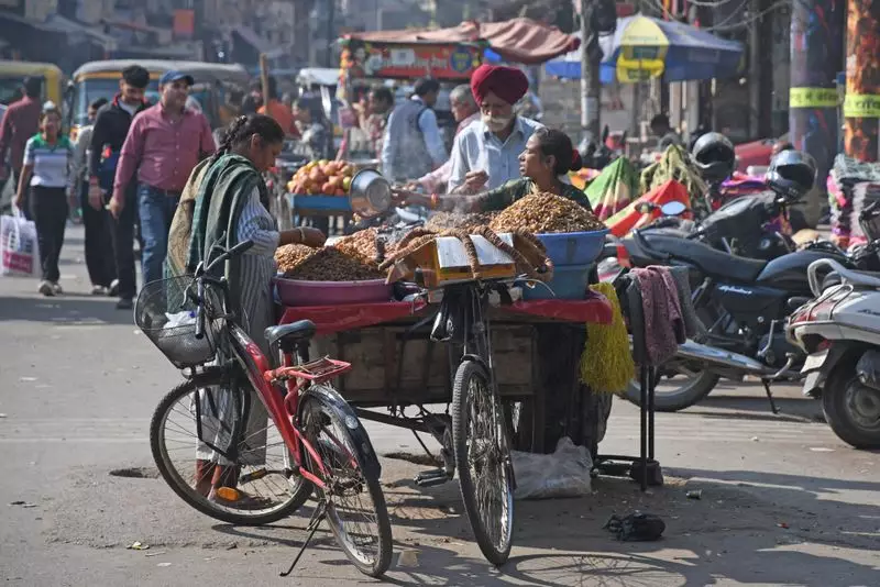 Ludhiana Road Chaos: Absence of Vending Zones Creates Traffic Nightmare