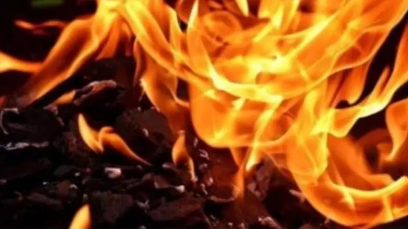 Major Fire Erupts at Delhi Apartment Complex Near RML Hospital | Emergency Response in Action