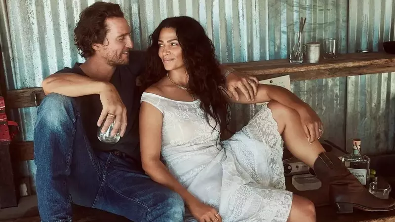 Matthew McConaughey's Queen Bed Marriage Hack: Experts React