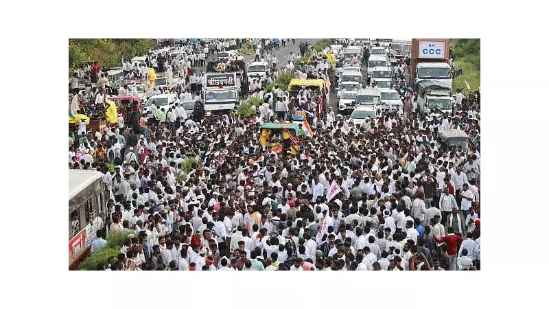 Nagpur Farmers' Highway Blockade & Rail Roko: Complete Loan Waiver Demand Escalates