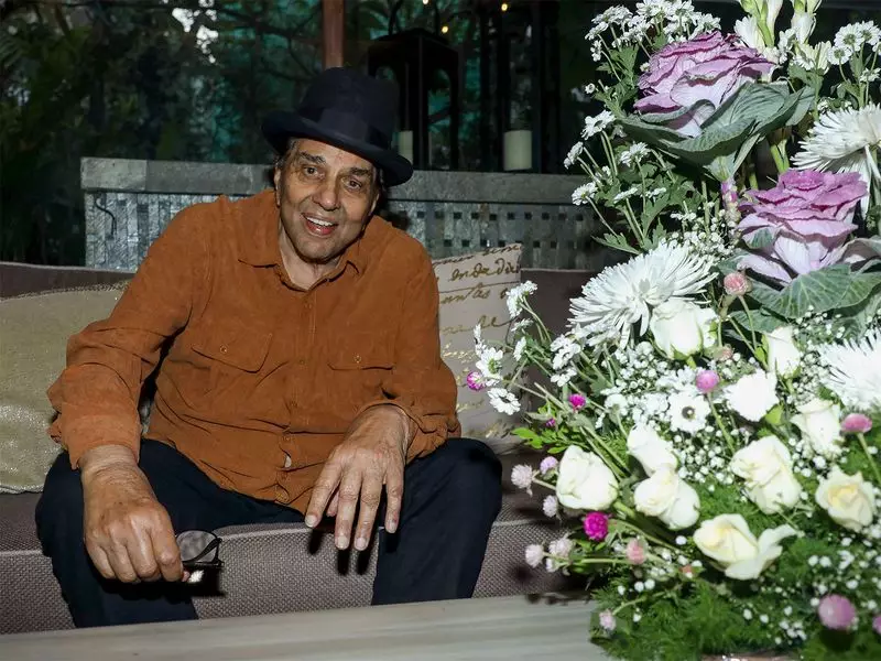 Sachin Tendulkar's Emotional Tribute to Dharmendra: 'Feels Like 10kg of Blood Lost'
