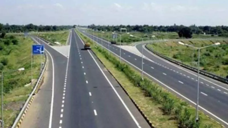 Tragic Accident on Agra-Lucknow Expressway Claims Lives of Two Thai Nationals