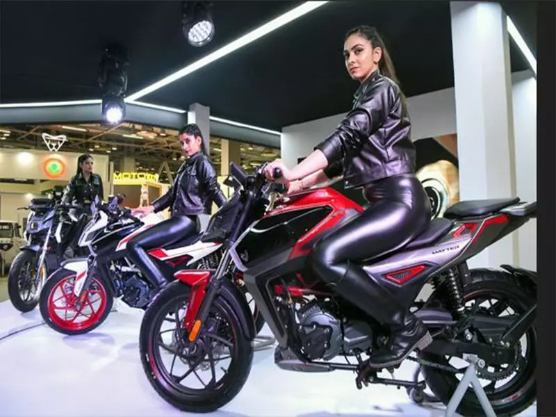 Two-Wheeler Sales Set to Outpace Passenger Vehicles in Coming Months: PhillipCapital Report