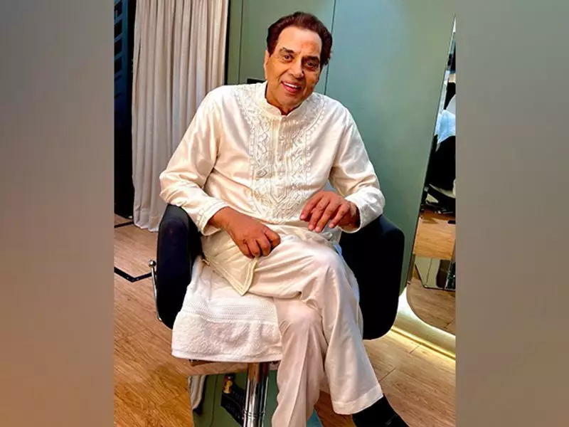 Veteran Bollywood Star Dharmendra Hospitalized in Mumbai at 89 - Fans Pray for Speedy Recovery