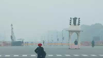 Delhi AQI Nears Severe Mark at 390, Dense Fog Orange Alert Issued
