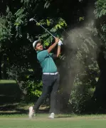 Chandigarh Golfer Akshay Takes Lead with Impressive 4-Under 68