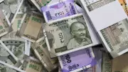 Indian Rupee Ends 2025 with Sharpest Annual Fall in 3 Years at 89.8650/USD
