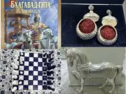 PM Modi Gifts Putin Bhagavad Gita, Chess Set in Moscow Summit