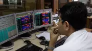 Sensex Drops 380 Points in Early Trade as Bank Stocks Drag, FIIs Sell