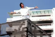Shah Rukh Khan Breaks Birthday Tradition: Issues Heartfelt Apology to Fans After Skipping Mannat Appearance