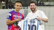 Sunil Chhetri Meets Lionel Messi in Mumbai, Calls Him 'Antidote to Sadness'