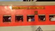 Surat Sees Massive Exodus: 1.7 Lakh Migrant Workers Board Special Festival Trains to UP, Bihar in Just 10 Days