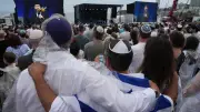 Thousands Gather at Bondi Beach to Honour Victims of Sydney Antisemitic Attack