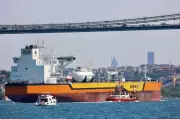 US Slaps Sanctions on Russia's Oil Giants, EU Bans LNG Imports in Major Energy Crackdown