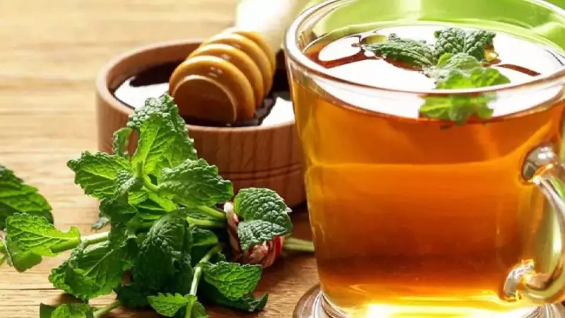 Ayurvedic Power: 5 Smog-Fighting Drinks to Detox Your Lungs Naturally