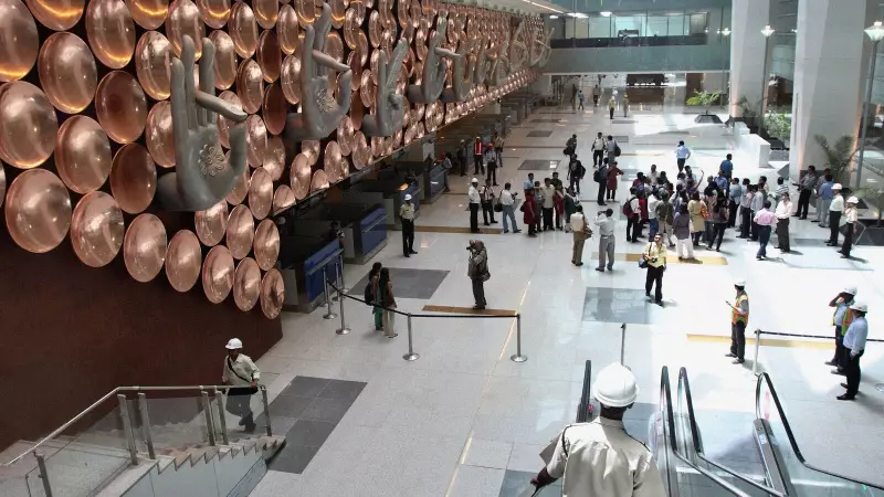 Delhi Techie's Viral Reddit Rant: 'I'm Done' With India's Infrastructure Crisis Sparks Mass Debate