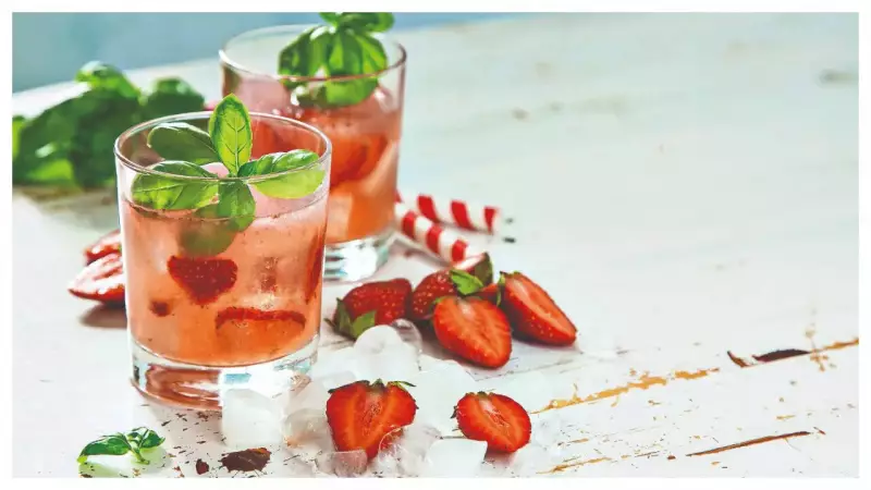 Detox Delight: 5 Refreshing Infused Water Recipes with Tulsi, Ginger & More for Summer Wellness