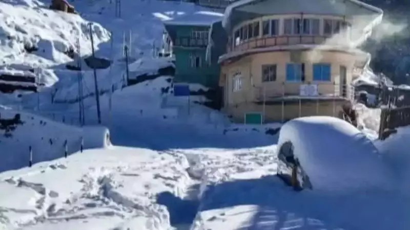 Heavy Snowfall Paralyzes Indo-China Border in Sikkim: Red Alert Issued, Tourists Urged to Cancel Travel Plans