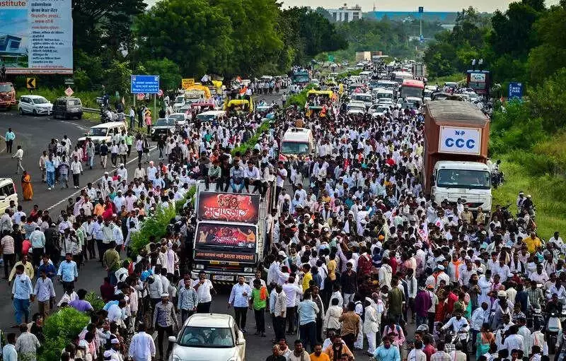 Nagpur High Court Cracks Down: Bacchu Kadu's Wardha Road Protest Ordered to Clear Immediately