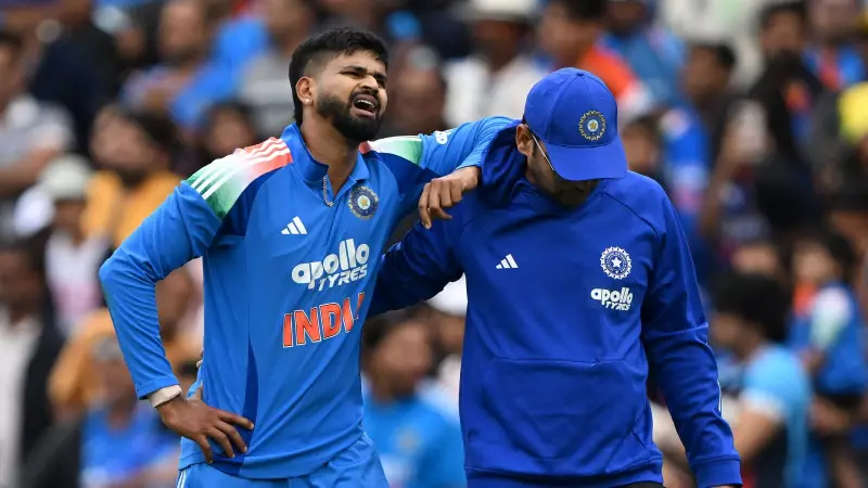 Shreyas Iyer Rushed to Sydney ICU After Internal Bleeding From Rib Injury | BCCI Updates