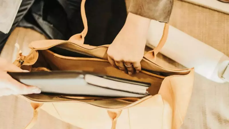 Your Favourite Tote Bag Could Be Secretly Harming Your Back! Expert Reveals Shocking Truth