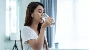 5 Quick & Easy Morning Detox Drinks For Radiant Winter Skin | DIY Recipes