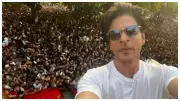 Shah Rukh Khan's Hilarious Response To Fan Asking For A Room In Mannat Goes Viral!