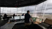 US Air Traffic Controllers Forced to Drive Uber, Work Restaurants as Shutdown Enters Week 3