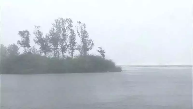 25 Andhra Tourists Stranded in Sri Lanka After Cyclone Ditwah Disrupts Flights